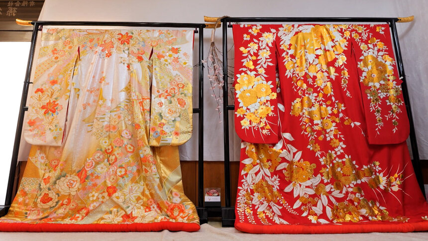 makimakiさま　未使用 特選本ろうけつ染め 伝統工芸士謹製 小紋 M-8240BK 菊繋ぎ文様 オールド 黒 – 硝子工房 彩鳳